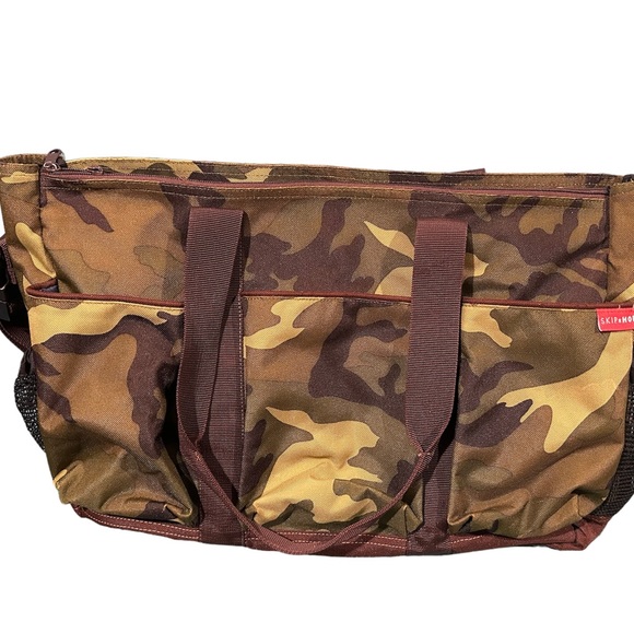Skip Hop Diaper bag  cameo with multiple compartments - Picture 3 of 5